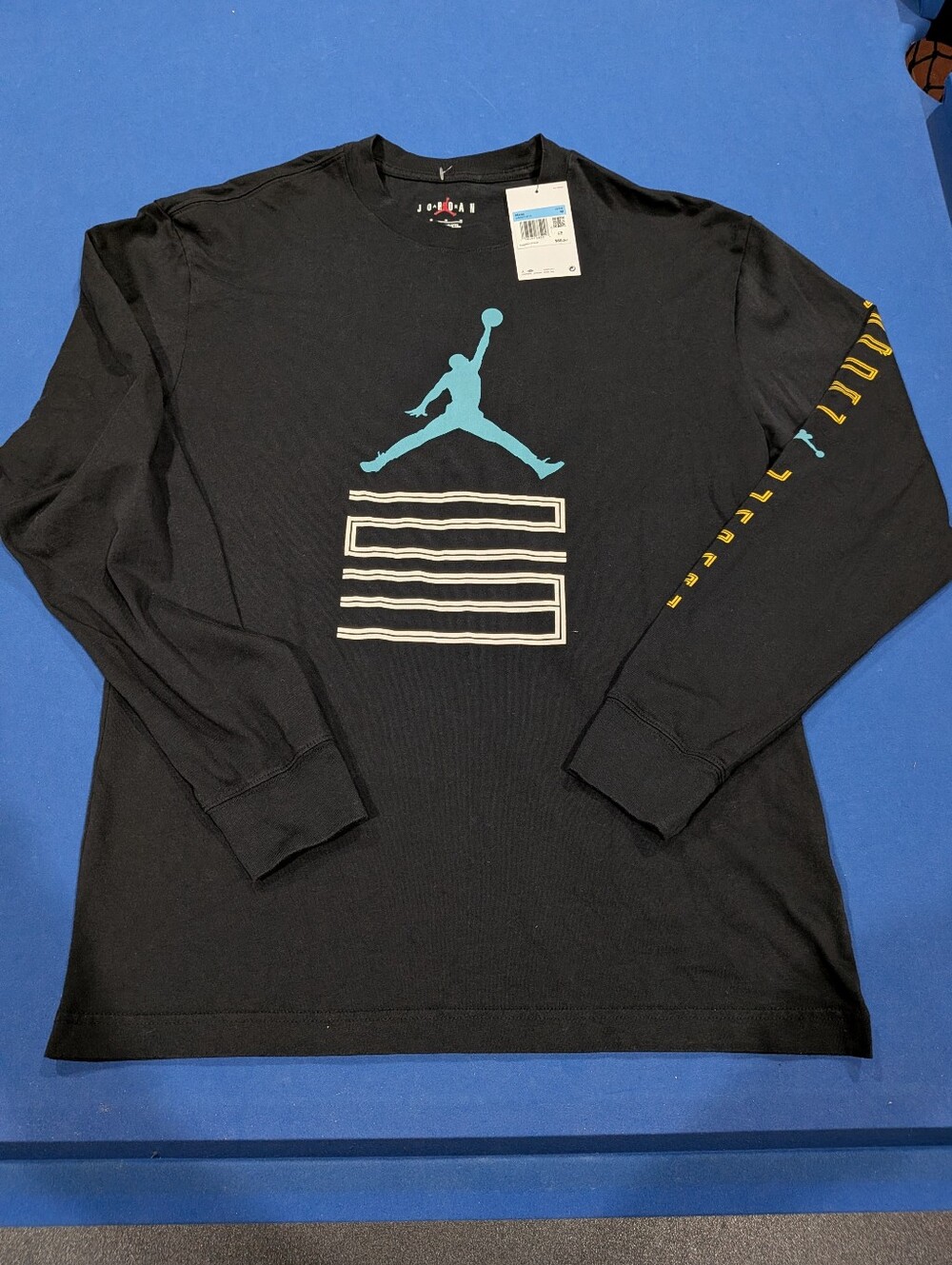 Medium Jordan XI 11 Mens Black Long Sleeve Jumpman 23 Graphic Tee IM6507-010
